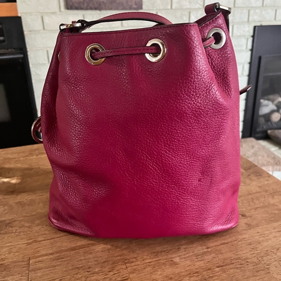 Michael Kors Jules Drawstring Large Handbag adjustable Strap Dark Pink Leather - Picture 2 of 16